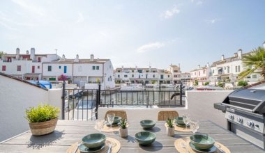 AM 244 Casa para 6 personas con amarre en Port Salins en Empuriabrava en la Costa Brava
