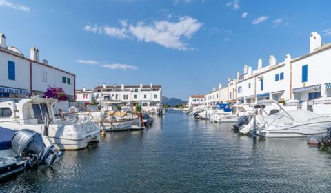 AM 244 Maison pour 6 personnes avec jetée à Port Salins à Empuriabrava sur la Costa Brava