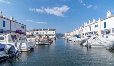 AM 244 Casa para 6 personas con amarre en Port Salins en Empuriabrava en la Costa Brava