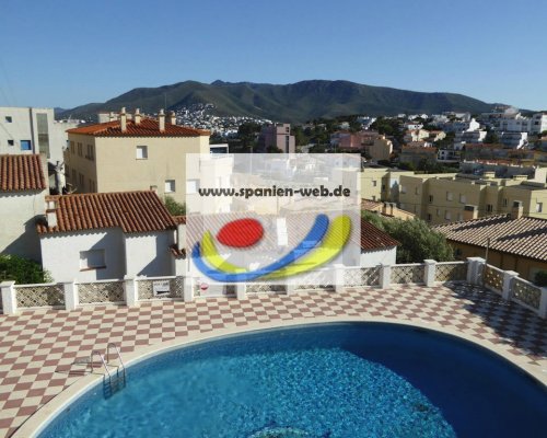 Strandnahes Ferienhaus mit Pool in Llançà