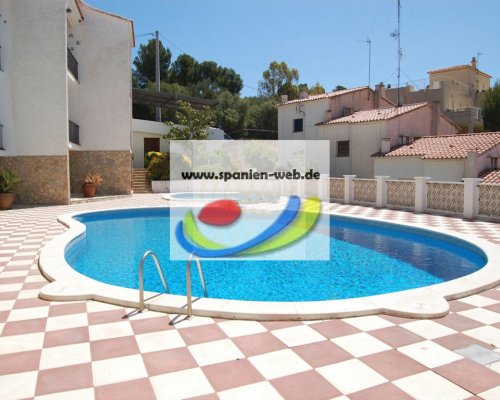 Strandnahes Ferienhaus mit Pool in Llançà