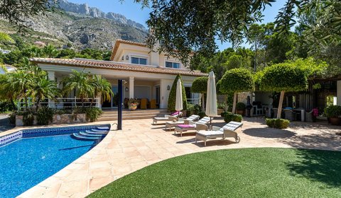 AL 825 Exklusive Ferienvilla für 8 Personen mit einem privaten Pool bei Altea an der Costa Blanca