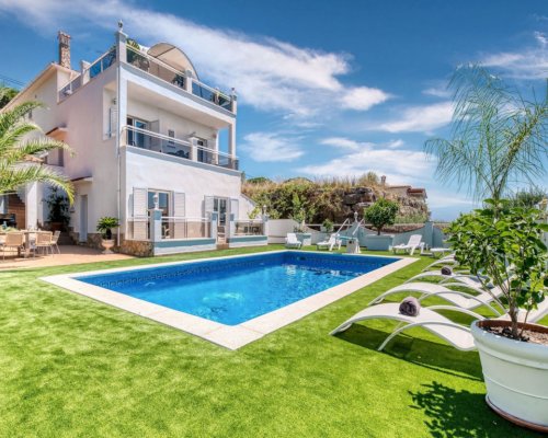 Villa Roca Grossa Lloret de Mar mit 4 Wohnungen und Pool