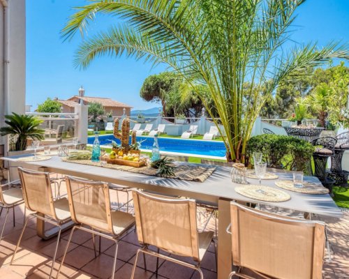 Villa Roca Grossa Lloret de Mar mit 4 Wohnungen und Pool