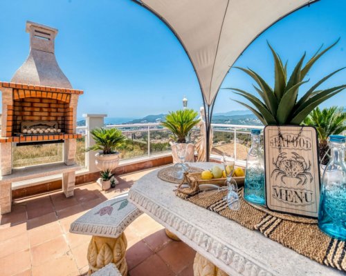 Villa Roca Grossa Lloret de Mar mit 4 Wohnungen und Pool