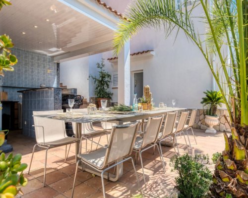 Villa Roca Grossa Lloret de Mar mit 4 Wohnungen und Pool